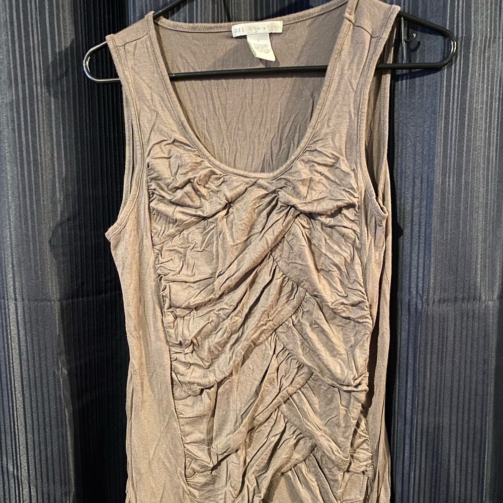 Design History- Women’s Ruffled Layered Dark Beige -Size:‎ Large